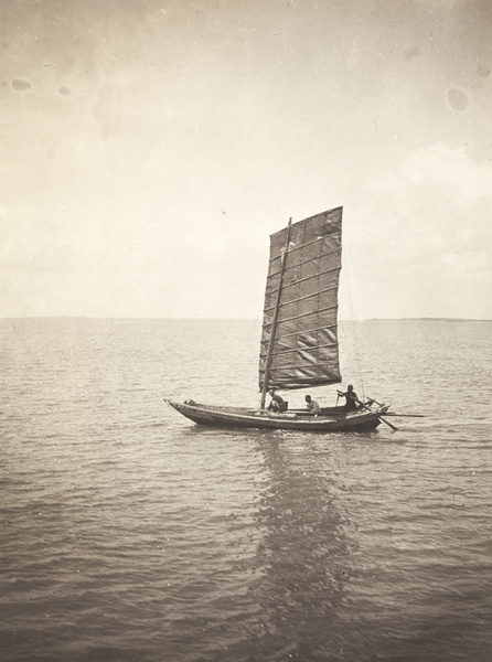 A boat off Shijing, southern Fujian