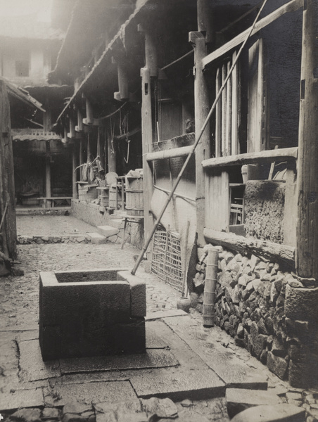 A well and courtyard within a fortified communal dwelling (tulou), Le Khi