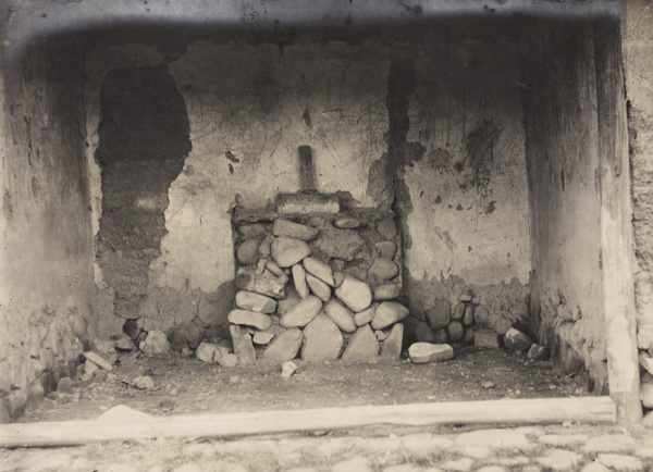 Commemorative temple, with ancestral tablet and graffiti, Dehua