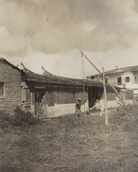 Raising water to irrigate a field, Fujian province