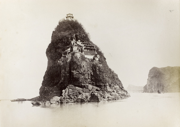 Monastery on ‘The Little Orphan’ Island (小孤山), Yangtze River