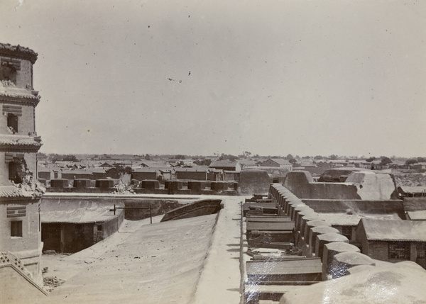 Interior of Shui-tzu-yin Fort, Tientsin, showing old muzzle loaders