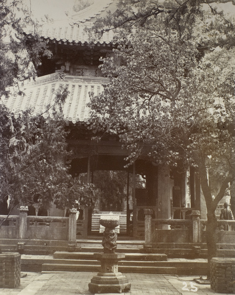 Inside Temple of Confucius, Chu Fou
