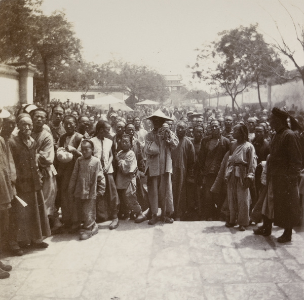 Crowd at the Temple of Confucius, Qufu