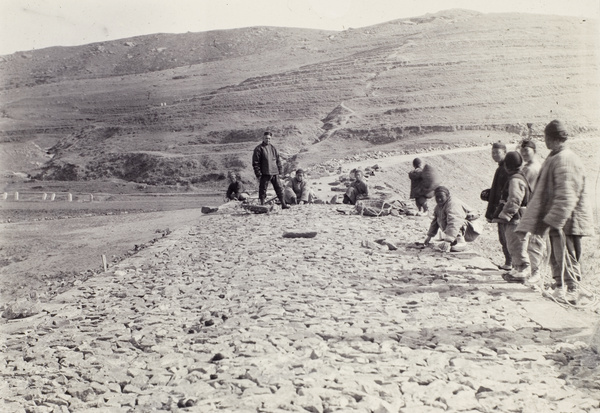 Workers making a new road, Weihaiwei