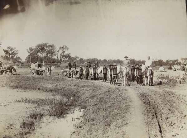 Caravan approaching the city of Qufu