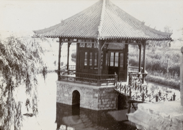 Kiosk at Li Kung Tz'u, Chinan