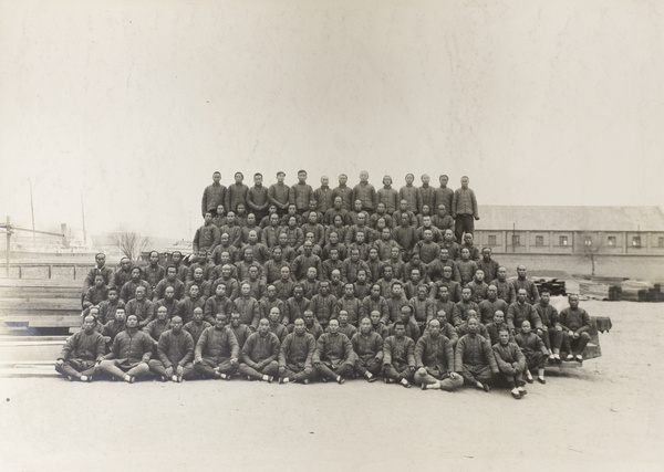 Emigrant men leaving Tianjin (天津) under British supervision, for North Borneo