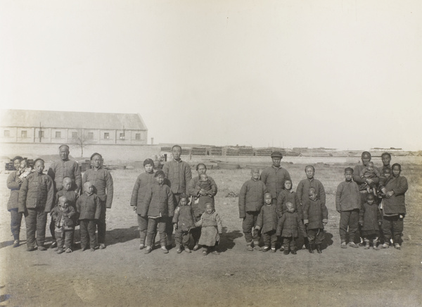 Four types of emigrant families leaving Tianjin (天津) under British supervision, for North Borneo