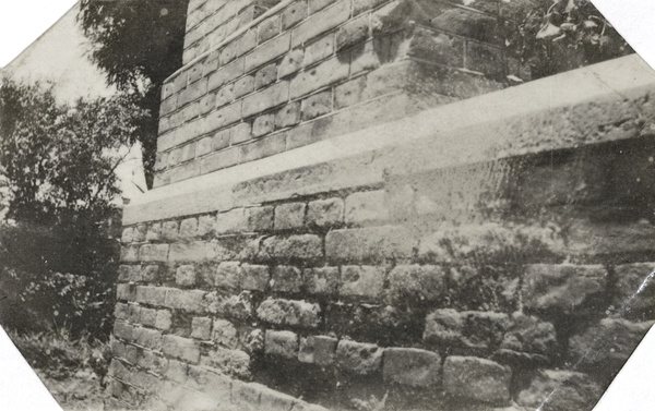 Corner of a building, Wuhu (蕪湖)