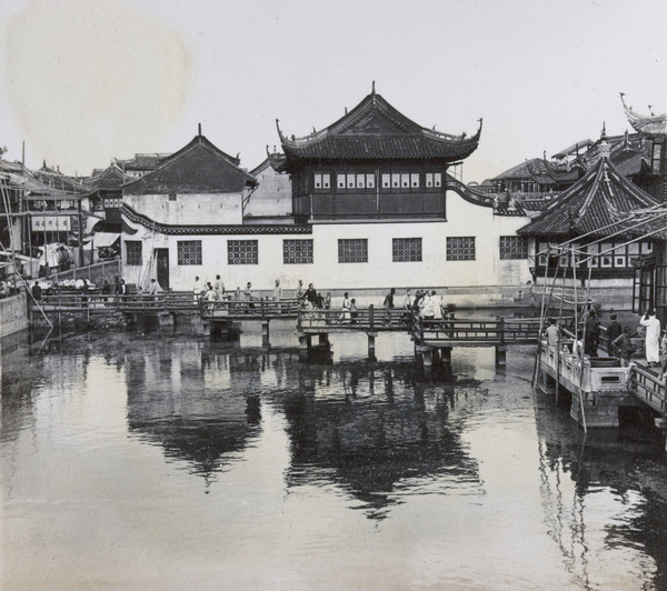 The zigzag bridge of Huxinting (湖心亭, 'The Willow Pattern Tea House', Shanghai