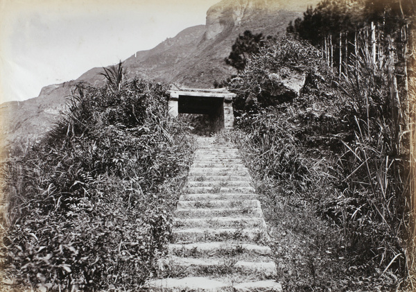 Steps to Fangguanyan temple (方广岩寺), Geling Mountain, near Fuzhou (福州)