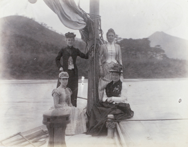 Houseboat trip on Yuen Foo River