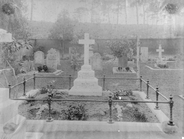 Grave of Georgiana Galton and her daughter Mabel, Foochow