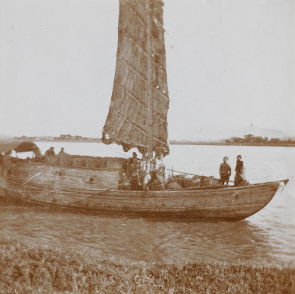 Boat on the Min River