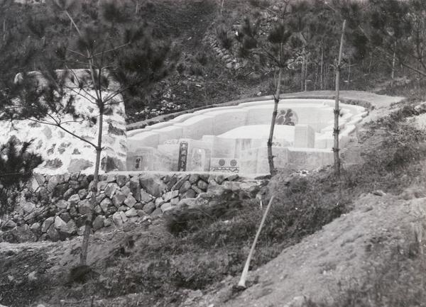 Grave near Yongquan Monastery (涌泉寺 Kushan Monastery), Drum Mountain, Fuzhou (福州)