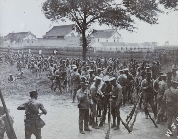 Chinese soldiers