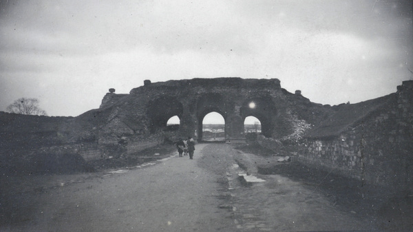 Ruin of the front gate of the Ming palace, Nanjing (南京市)