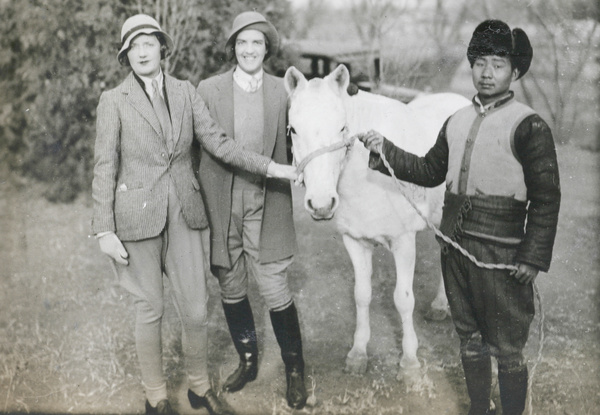 Vi Newall and Ann Phipps, with groom, c.1932-33