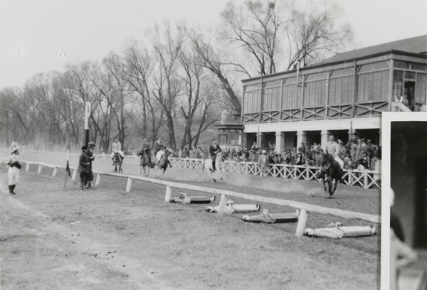 Spring Races, Peking