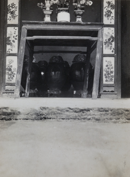 Funerary urns, City of the Dead, Canton