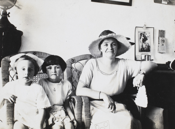 Mrs Thomson and children, Hong Kong