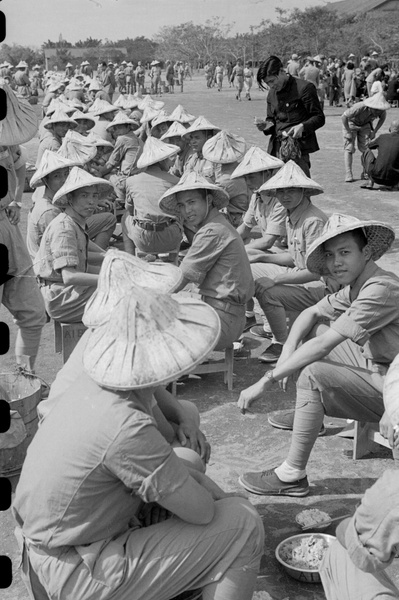 National Army soldiers having a meal