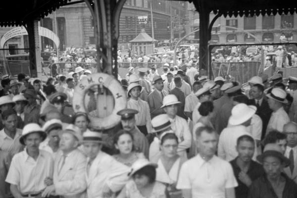 Evacuees waiting to leave Shanghai