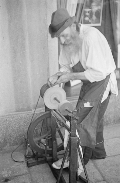 Itinerant knife grinder, Shanghai