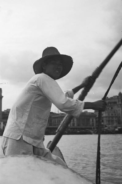 Water taxi boatman, Shanghai