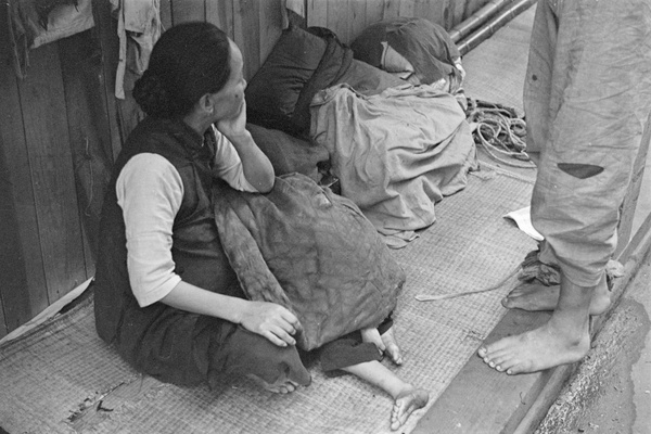 Homeless family living on the streets, Shanghai