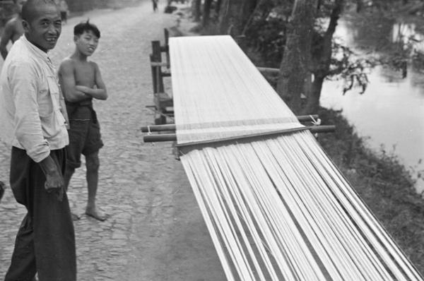 Making cotton warp, Shanghai