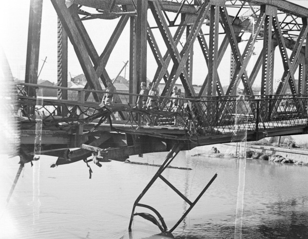 Japanese soldiers crossing Jessfield Railway Bridge, Shanghai