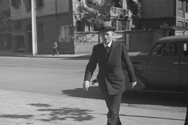 Ernest Macnaghten arriving for a meeting of Nanshi Supervisory Committee