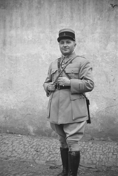 French Officer, Shanghai