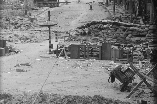 Bomb damage and barricades, Shanghai