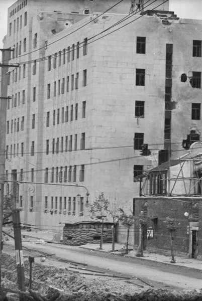 Shell damaged Shanghai Railway Bureau, Boundary Road, Shanghai