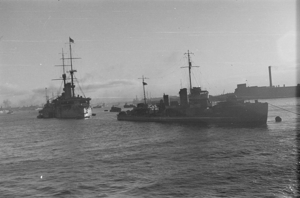 Japanese cruiser 'Izumo' and other vessels, Whangpoo River, Shanghai