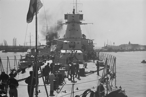 'Raimondo Montecuccioli', an Italian Royal Navy light cruiser, in Shanghai