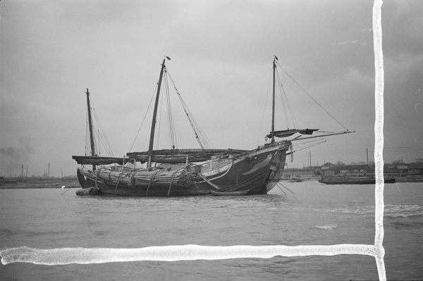 Anchored junk with cargo of bamboo culms, Shanghai