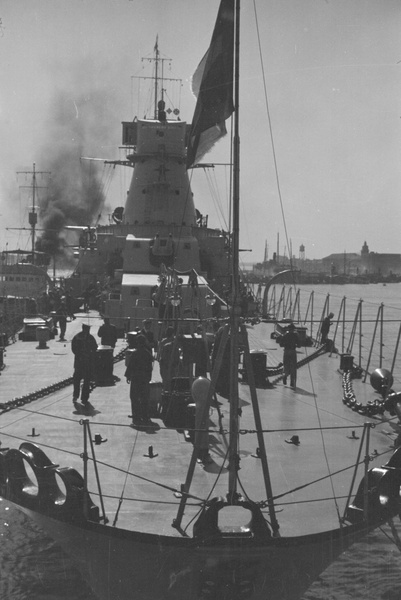 'Raimondo Montecuccioli', an Italian Royal Navy light cruiser, in Shanghai