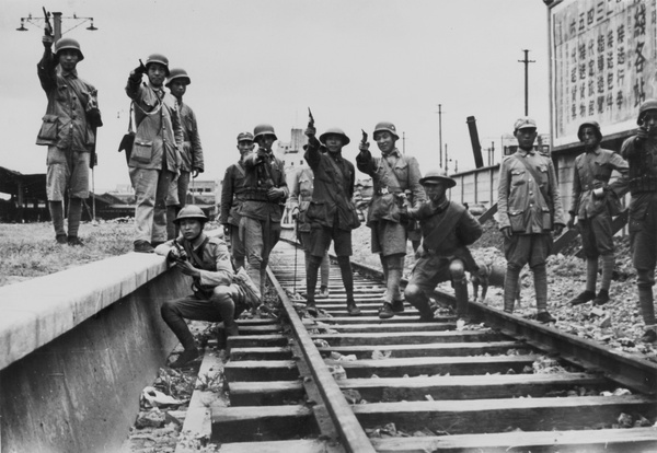 Nationalist soldiers posed at Shanghai North Railway Station