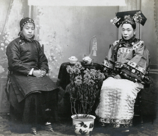 Two women (Chinese and Manchu) with chrysanthemums