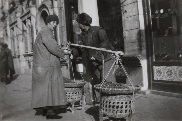 Jujube street seller and customer