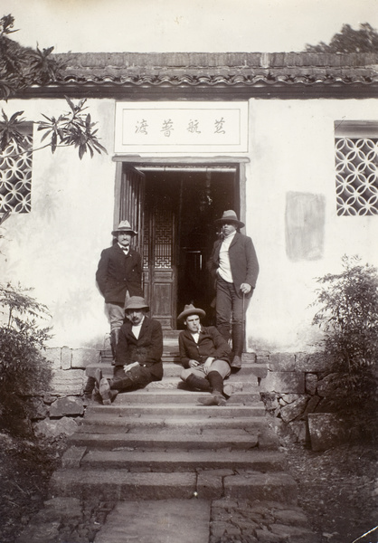 On the steps of a temple, near West Lake (西湖), Hangzhou (杭州)