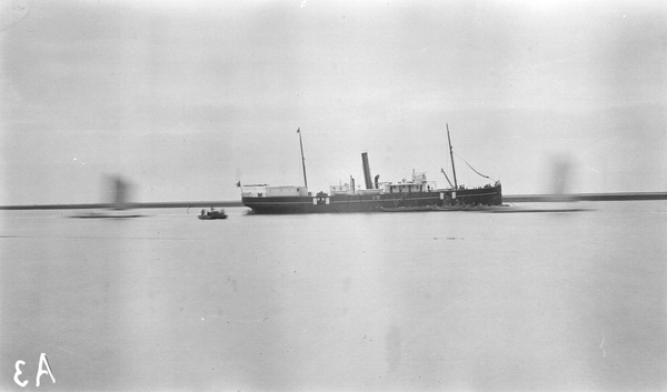 The steamer 'Minkang' (闽江).