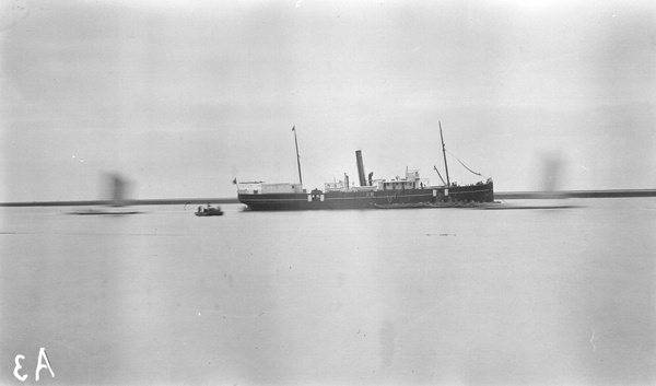 The steamer 'Minkang' (闽江).