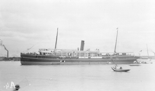 Steamer 'Shuntien' with junks