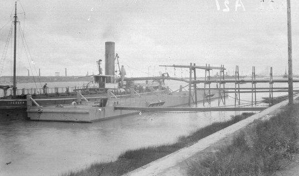 Dredger at Lower Pootung