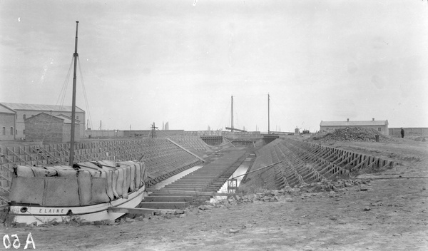 'Elaine' in dry dock, Tientsin Lighter Company, Tongku (塘沽)